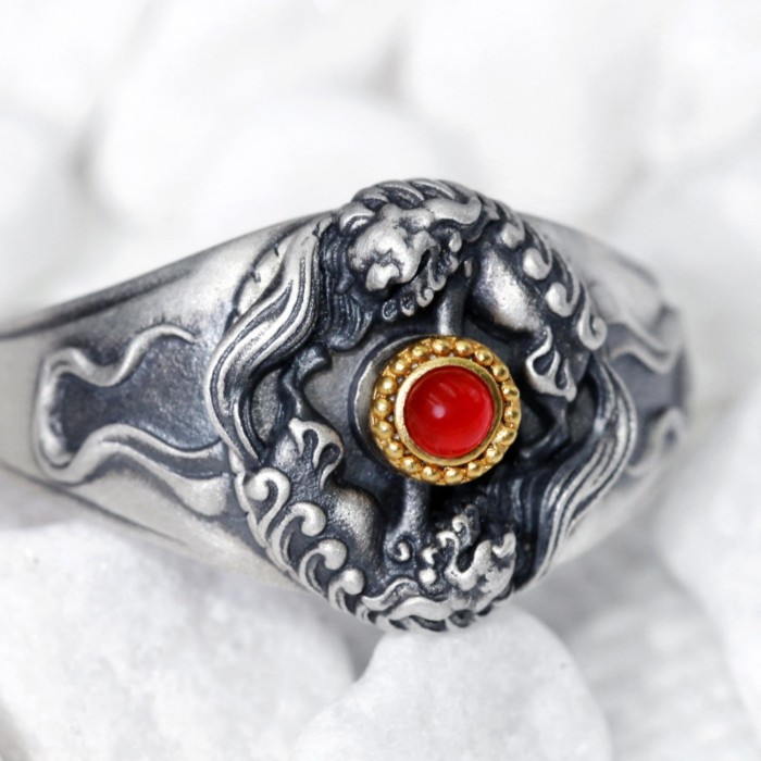 Boutique Vintage Tibetan Snow Lion Sterling Silver Ring with Gemstone