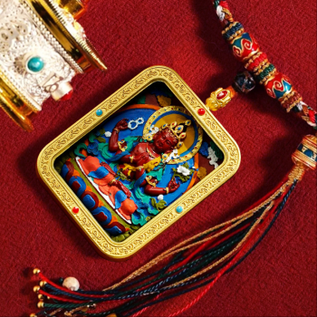 Hand-Painted 3D Thangka Buddha Four-Armed Avalokiteshvara Red Sand Brass Pendant Necklace (Ga Wu Box)