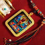 Mooras Hand-Painted 3D Thangka Buddha Amitabha Buddha Pendant Necklace (Ga Wu Box)