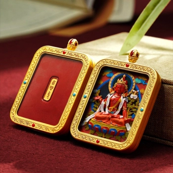 Hand-Painted 3D Thangka Buddha Mahasthamaprapta Red Sand Brass Pendant Necklace (Ga Wu Box)