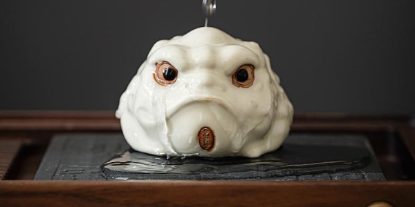The Three-Legged Toad (Fortunes) Tea Pet: Your Lucky Companion in Every Cup
